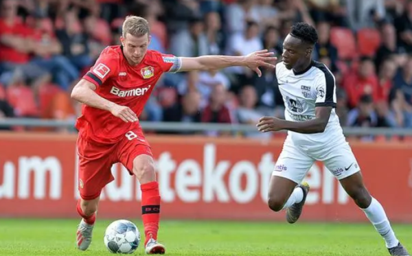 Leverkusen giữ Bundesliga, Ber
